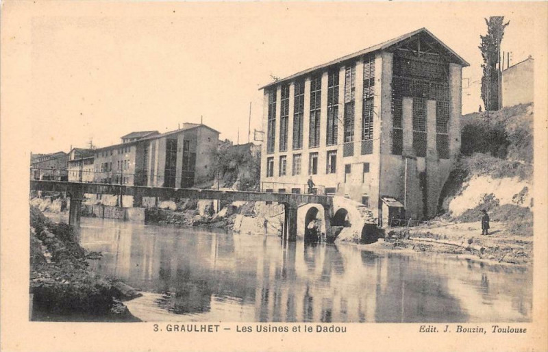 Carte postale ancienne Graulhet Les Usines Et Le Dadou à Graulhet