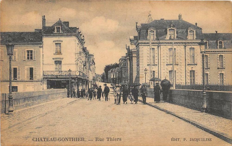 Carte postale ancienne Chateau Gonthier Rue Thiers (cliché pas courant