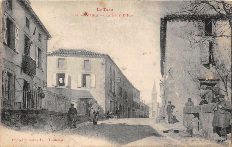 Carte postale ancienne Vaour La Grand'Rue à Vaour