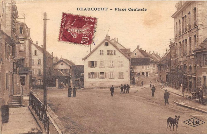 Carte postale ancienne Beaucourt La Place Centrale (cliché pas courant