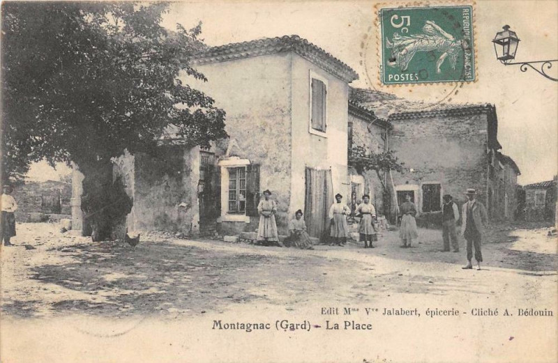 Carte postale ancienne Montagnac Gard La Place à Montagnac
