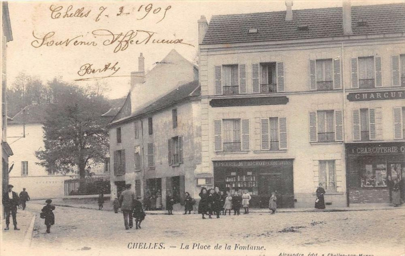 Carte postale ancienne Chelles La Place De La Fontaine (cliché pas courant à Chelles