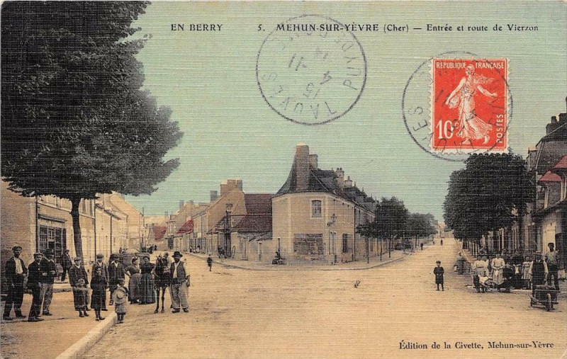 Carte postale ancienne Mehun Sur Yevre Entree Et Route De Vierzon (cpa toilée émaillée à Vierzon