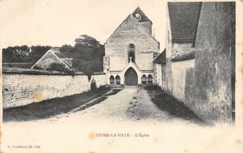 Carte postale ancienne Yevre La Ville L'Eglise