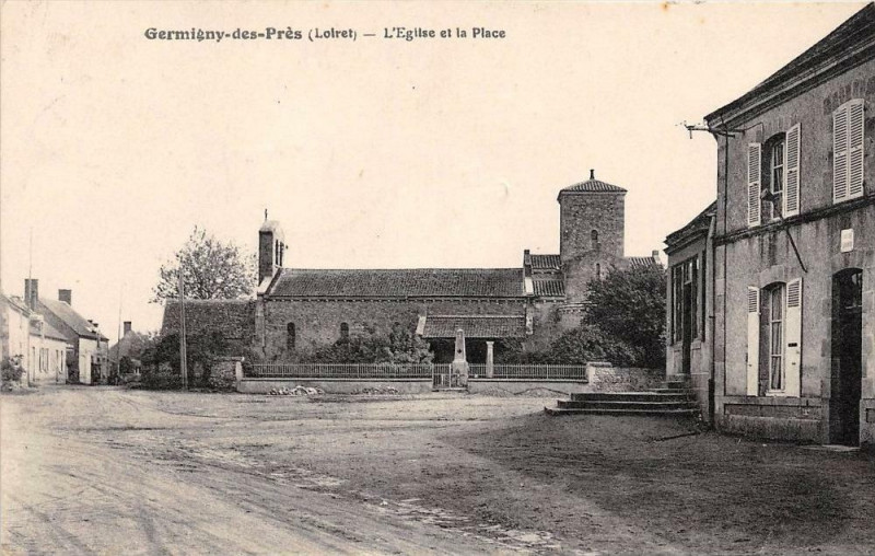 Carte postale ancienne Germigny Des Pres L'Eglise Et La Place