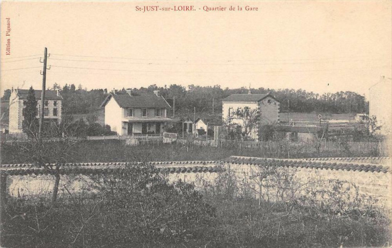 Carte postale ancienne Saint Just Sur Loire Quartier De La Gare