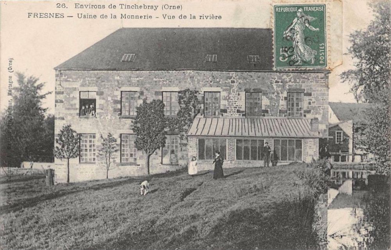 Carte postale ancienne Environs Tinchebray Fresnes Usine De La Monnerie Vue De La Riviere (clich à Ri