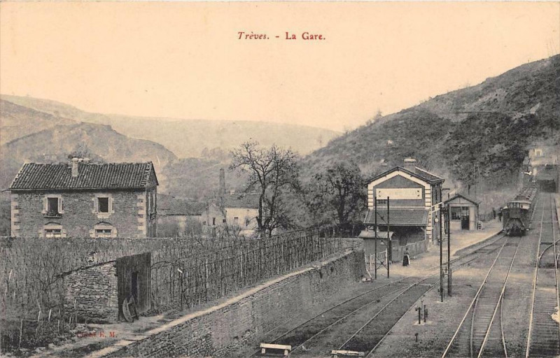 Carte postale ancienne Treves La Gare (train en gare