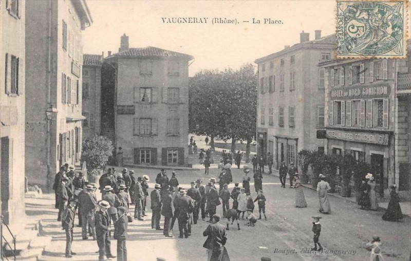 Carte postale ancienne Vaugneray La Place à Vaugneray