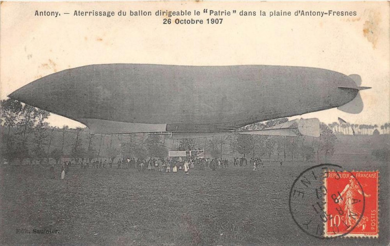 Carte postale ancienne Antony Aterrissage Du Ballon Dirigeable Le Patrie Dans La Plaine D'Antony à Antony