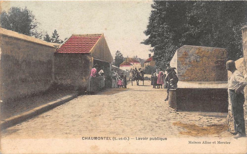 Carte postale ancienne Chaumontel Lavoir Publique à Chaumontel