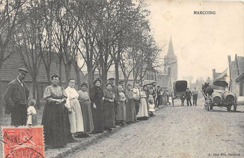 Carte postale ancienne Marcoing (Grosse Animation à Marcoing