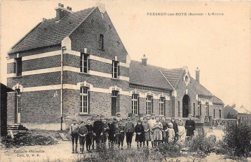 Carte postale ancienne Fresnoy Les Roye L'Ecole à Roye