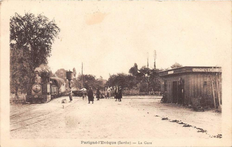 Carte postale ancienne Parigne L'Eveque La Gare ( Le Train En Gare