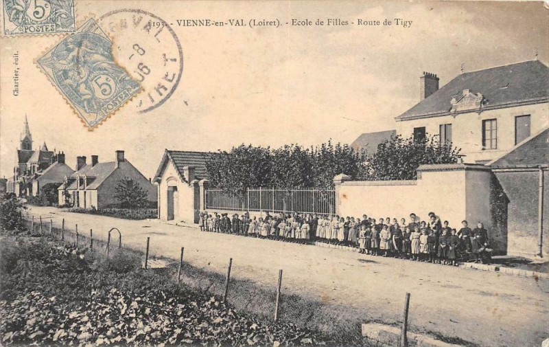 Carte postale ancienne Vienne En Val Ecole De Filles Route De Tigy (cpa pas courante à Tigy