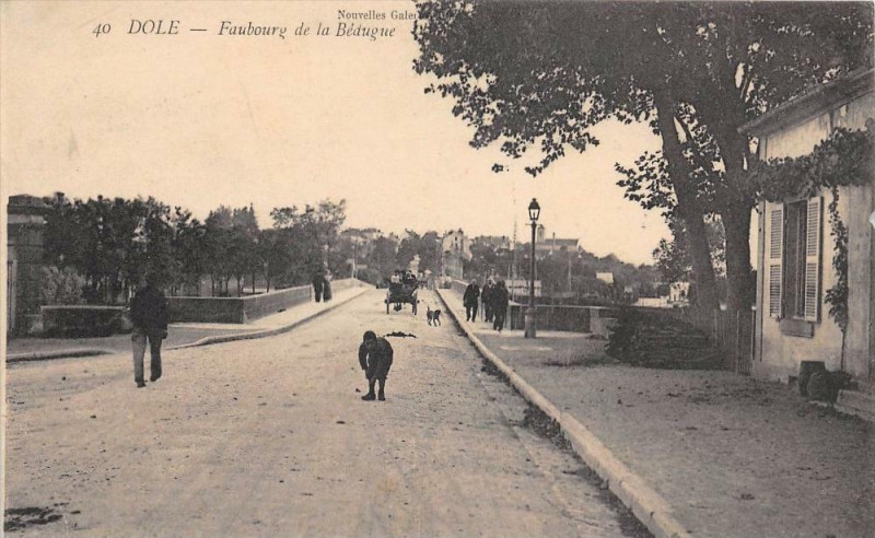 Carte postale ancienne Dole Faubourg De La Bedugue (dos non divisé) Cliche Rare à Dole