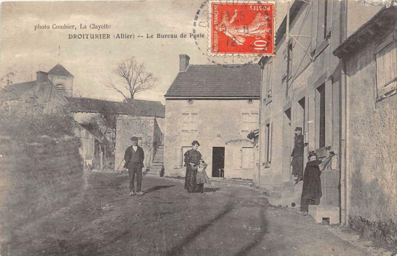 Carte postale ancienne Droiturier Le Bureau De Poste à Droiturier