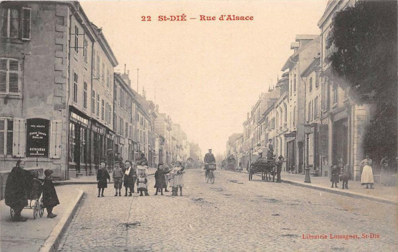 Carte postale ancienne Saint Die Rue D'Alsace