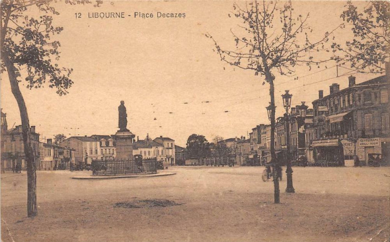 Carte postale ancienne Libourne Place Decazes (cliché pas courant à Libourne