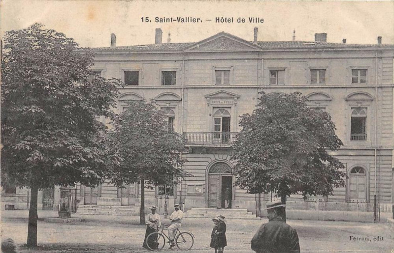 Carte postale ancienne Saint Vallier Hotel De Ville à Saint-Vallier