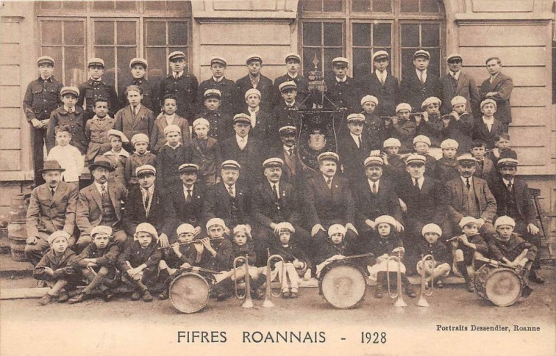Carte postale ancienne Fifres Roannais 1928