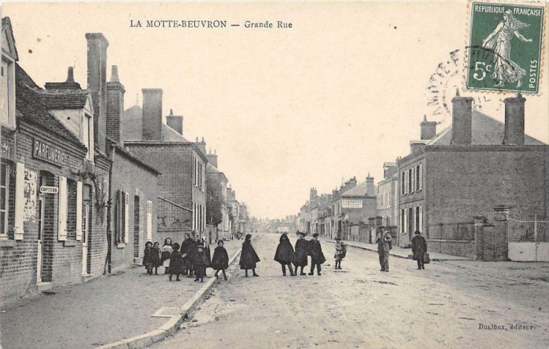 Carte postale ancienne La Motte Beuvron Grande Rue
