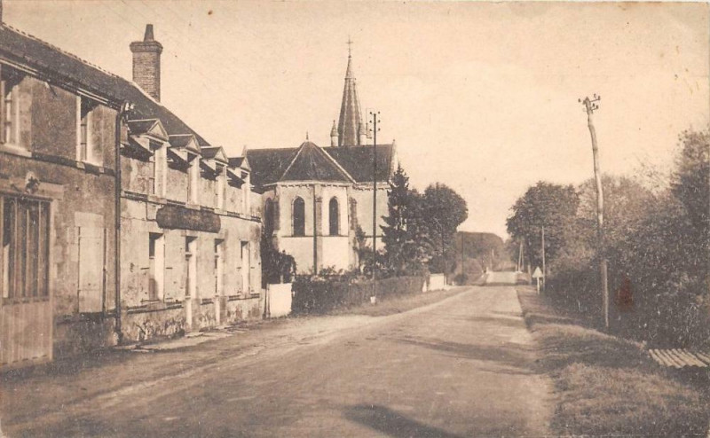Carte postale ancienne Combreux Route De Bois Commun à Combreux