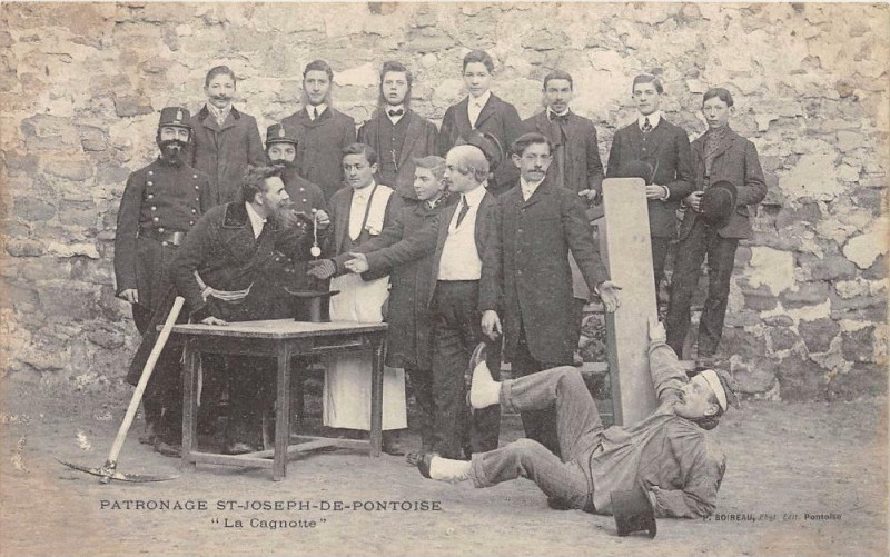 Carte postale ancienne Patronage Saintjoseph De Pontoise La Cagnotte (cliché rare à Pontoise