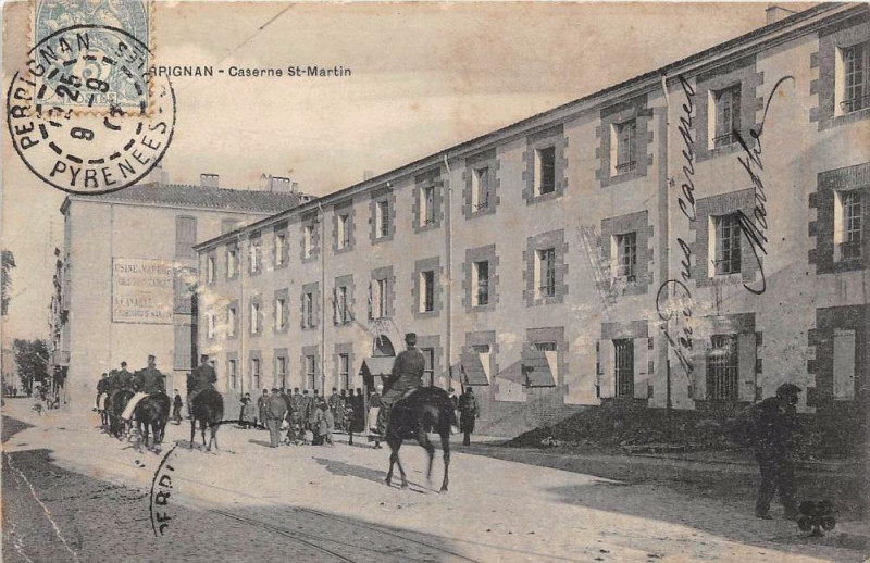 Carte postale ancienne Perpignan Caserne Saint Martin à Perpignan