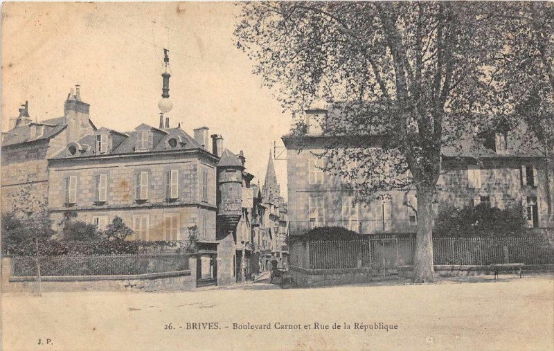Carte postale ancienne Brives Le Boulevard Carnot Et Rue De La Republique