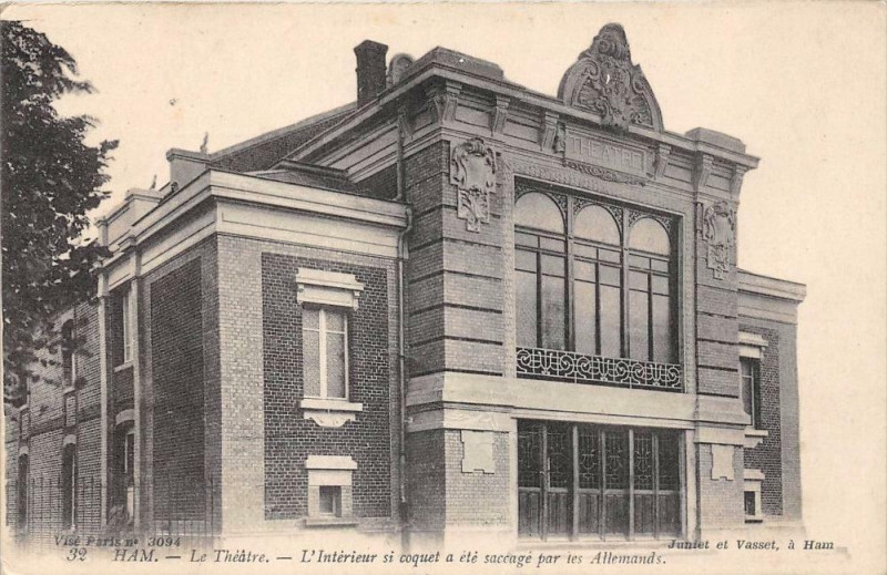 Carte postale ancienne Le Théâtre - L'Intérieur si coquet a été saccagé par les Allemands à Ham