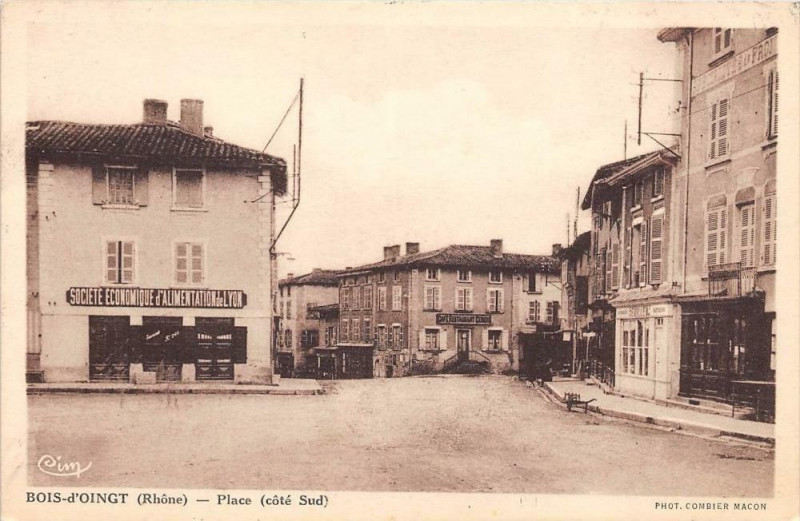 Carte postale ancienne Bois D´OINGT Place Cote Sud