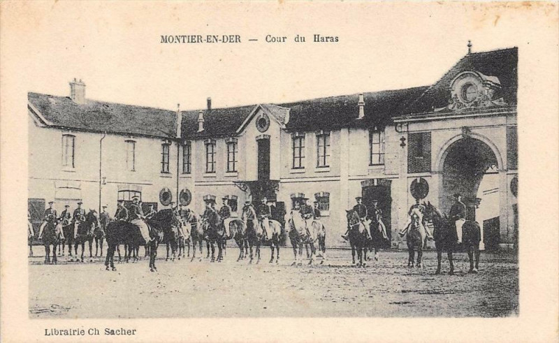 Carte postale ancienne Montier En Der Cour Du Haras