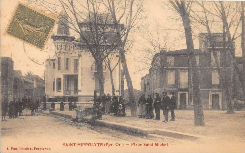 Carte postale ancienne Saint Hippolyte Place Saint Michel à Saint-Hippolyte