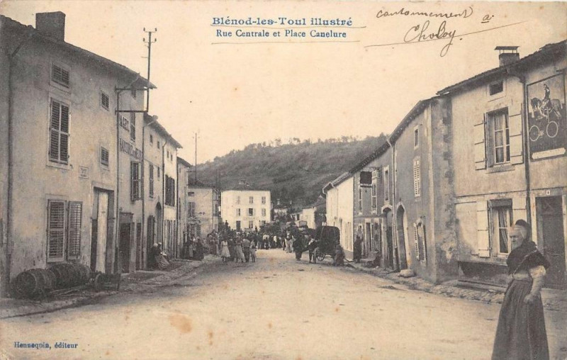 Carte postale ancienne Blenod Les Toul Rue Centrale Et Place Canelure à Toul