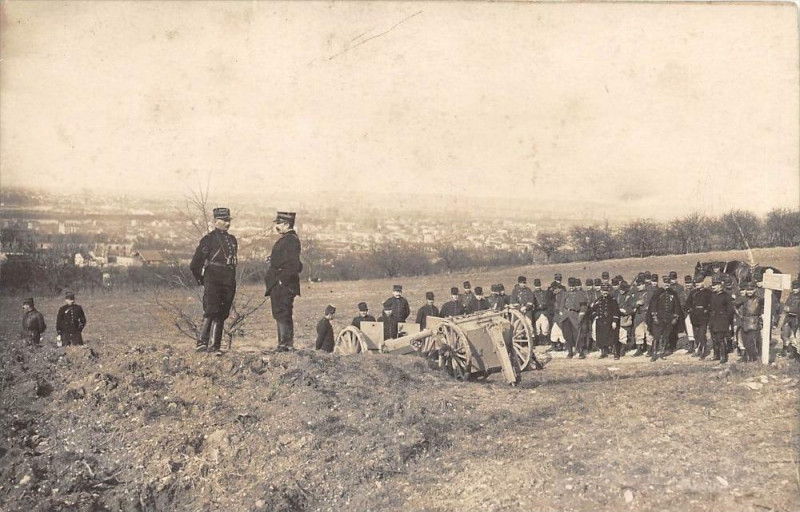 Carte postale ancienne Carcassonne Carte Photo Figurant Une Manoeuvre De Militaires Dans Les Hau à Carcassonne
