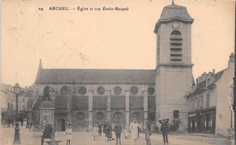 Carte postale ancienne Arcueil Eglise Et Rue Emile Raspail à Arcueil