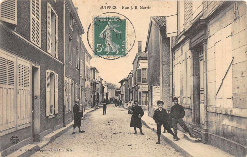 Carte postale ancienne Suippes Rue J.b.martin à Suippes
