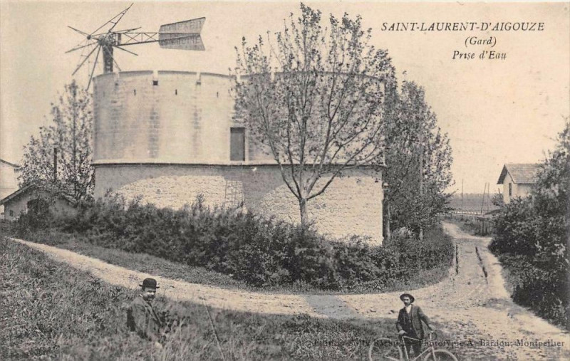 Carte postale ancienne Saint Laurent D'Aigouze Prise D'Eau à Saint-Laurent-d'Aigouze
