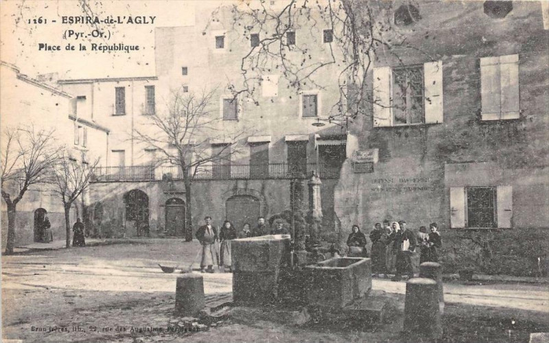 Carte postale ancienne Espira Place Republique