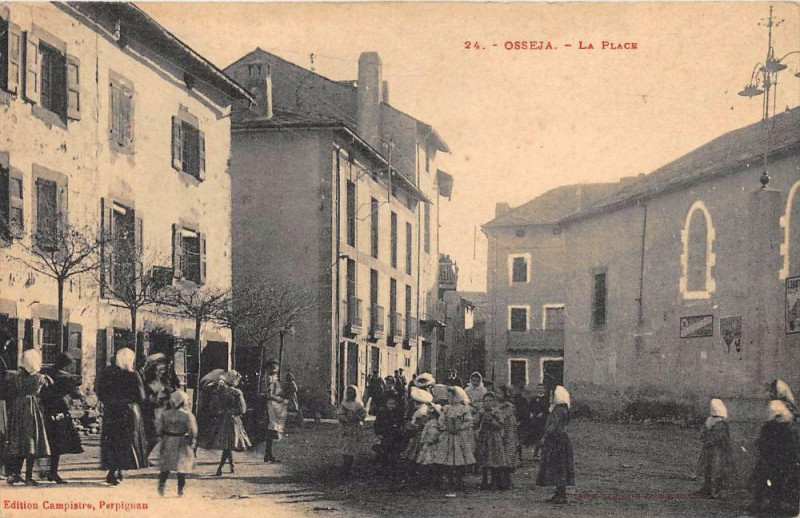 Carte postale ancienne Osseja La Place à Osséja