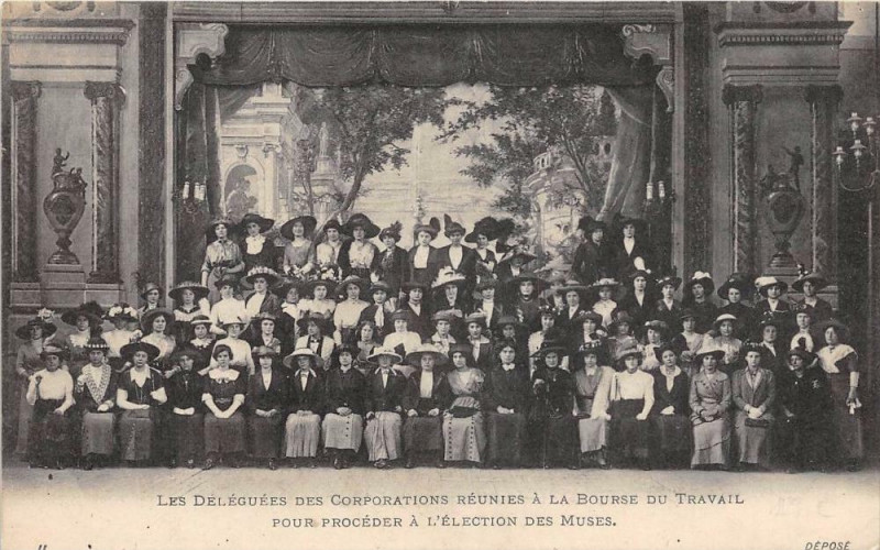 Carte postale ancienne Paris Les Delegues Des Corporations Reunies A La Bourse Du Travail Pour P à Paris
