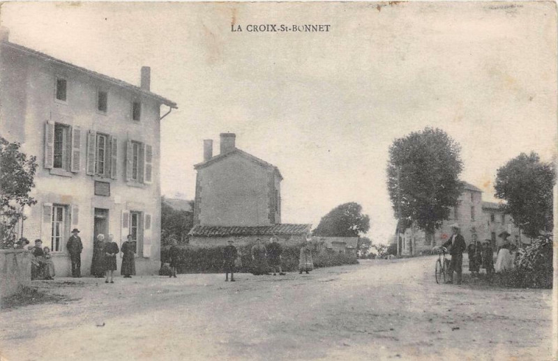 Carte postale ancienne La Croix Saint Bonnet