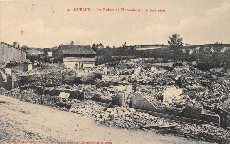 Carte postale ancienne Hurlus Les Ruines De L'Incendie Du 10 Mai 1909