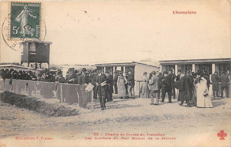 Carte postale ancienne Champigny Champ De Course Du Tremblay Les Guichets Du Pari Mutuel De La P