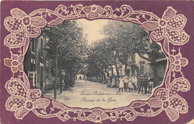 Carte postale ancienne Saint Aubin Sur Mer Avenue De La Gare (contour façon broderie à Saint-Aubin-sur-Mer