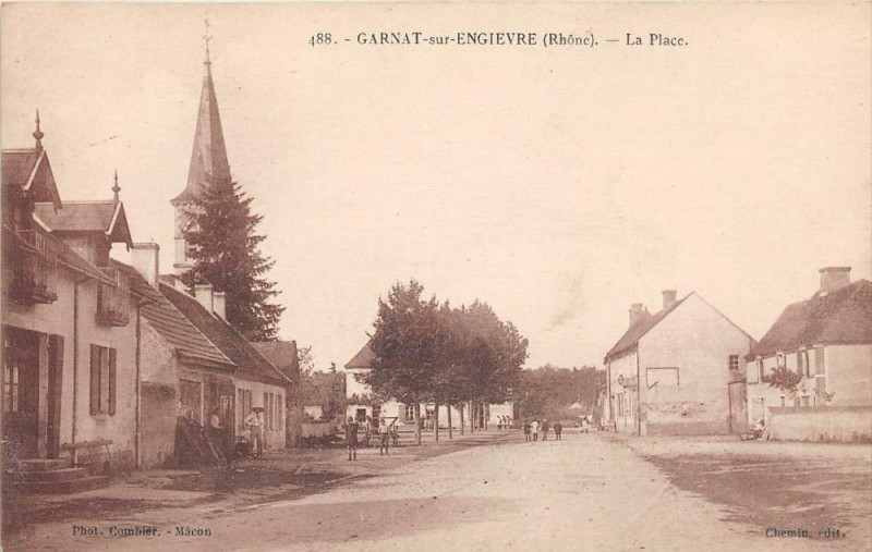 Carte postale ancienne Garnat Sur Engievre La Place