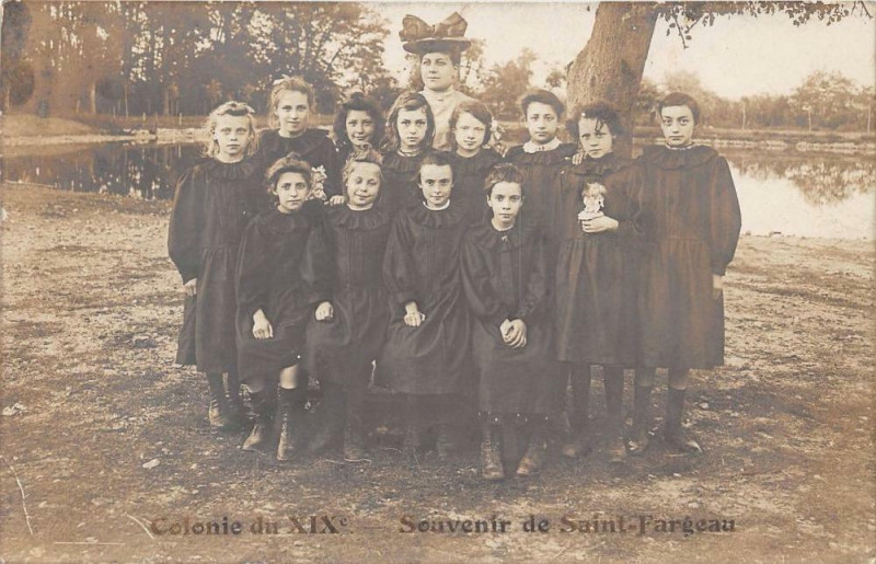 Carte postale ancienne Saint Fargeau Carte Photo Colonie De Saint Fargeau (cliché rare