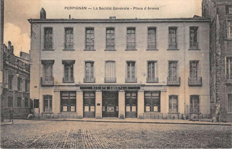 Carte postale ancienne Perpignan La Societe Generale Place D'Armes à Perpignan