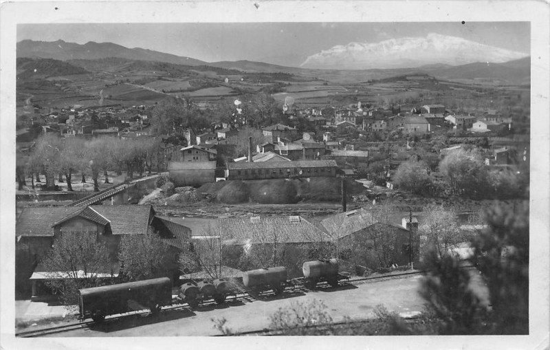 Carte postale ancienne Estagel Vue Generale (cliché pas courant avec les wagons éditeur local a à Estagel
